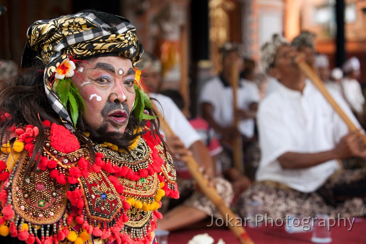 Peliatan_20101102_072.jpg - Baris dancer and musicians, Royal cremation, Peliatan, Bali