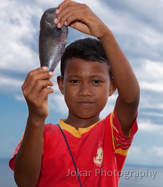 Seraya_20091217_098.jpg - Proud fisherman, Seraya Timur, Bali