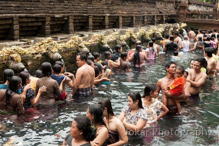 Tampaksiring_20100131_059.jpg - 23. TAMPAKSIRING #1 - Bathers at the holy springs of Tirta Empul, near the town of Tampaksiring. The springs are believed to have been created by the god Indra, and are reputed to have magical healing powers. Worshippers come from all over Hindu Bali to bathe and make offerings.